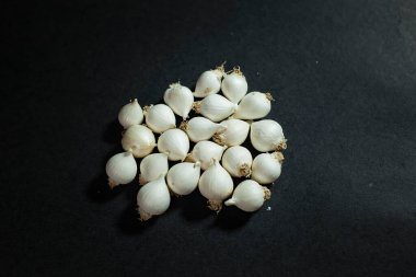 A clove of garlic is very useful in preventing bacteria inside the body and controlling high blood pressure.