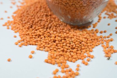 Mercimek protein açısından zengindir. Karbonhidrat, vitamin, B proteini ve mineral açısından zengindir..