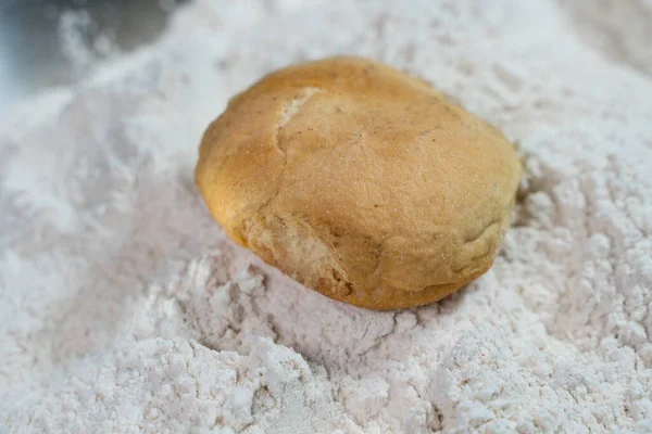 Çıtır bisküviler yemek için çok gürültülüdür.