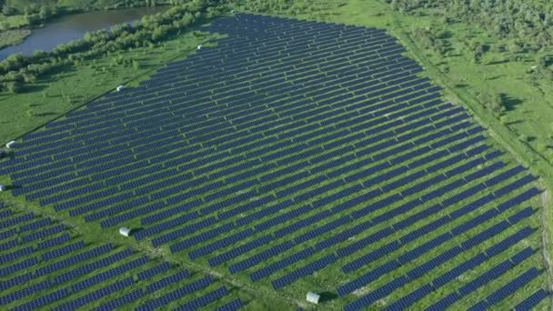 Екологія Панелі Сонячної Електростанції Полях Зеленої Енергії Заході Сонця Ландшафт — стокове відео