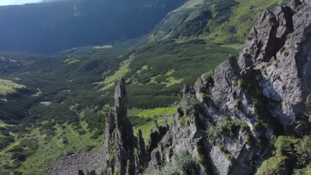 Luchtfoto Van Rotsachtige Top Van Spitz Berg Karpaten Landschap Van — Stockvideo