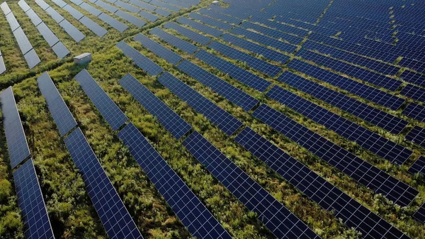 Vista Una Planta Energía Solar Filas Paneles Solares Paneles Solares —  Fotos de Stock
