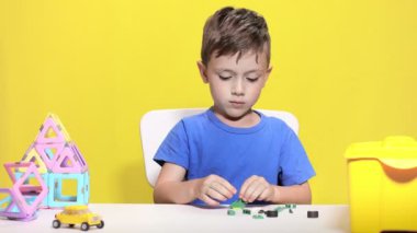 Akıllı çocuk, çocuk tasarımcısıyla timsah yapar..