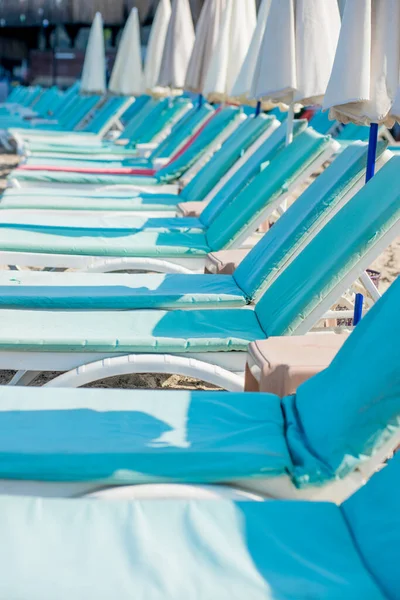 Empty Blue Sunbeds Modern Beach — Stock Photo, Image