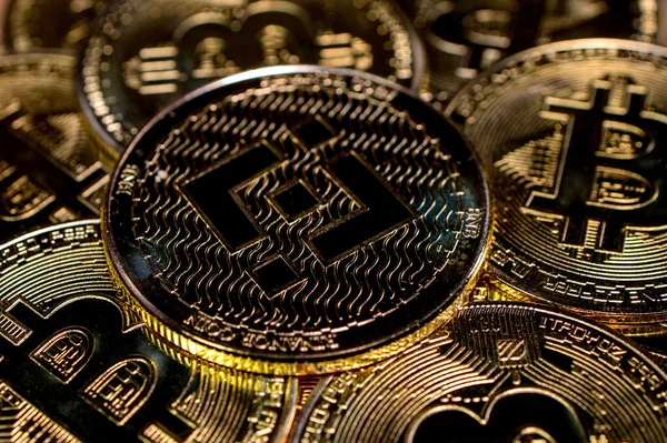 Bitcoins arka planında para şifreli para binası. BNB.