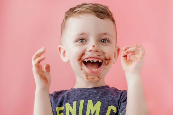 Chocolat Autour De La Bouche Images Libres De Droit Photos De Chocolat Autour De La Bouche Depositphotos