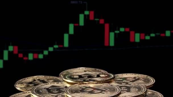 Muchos Bitcoins Dorados Giran Fondo Con Gráfico Comercio Bitcoin Físico — Vídeos de Stock