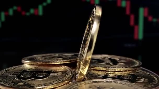 Veel Gouden Bitcoins Draaien Achtergrond Met Een Trading Chart Fysieke — Stockvideo