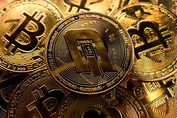 Jetons Dash Crypto Monnaie Haut Sur Fond Bitcoins — Photo