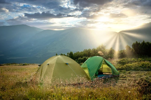 Vista Barraca Turística Nas Montanhas Nascer Pôr Sol Fundo Campismo — Fotografia de Stock