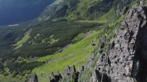 Luchtfoto Van Rotsachtige Top Van Spitz Berg Karpaten Landschap Van — Stockvideo