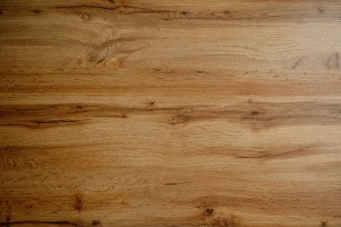 Ahşap arka plan dokusu. Eskimiş düğümlü tahtanın açık kahverengi yüzeyi doğal renkte..