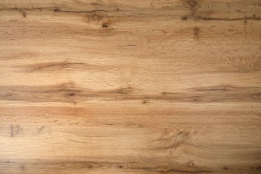 Ahşap arka plan dokusu. Eskimiş düğümlü tahtanın açık kahverengi yüzeyi doğal renkte..