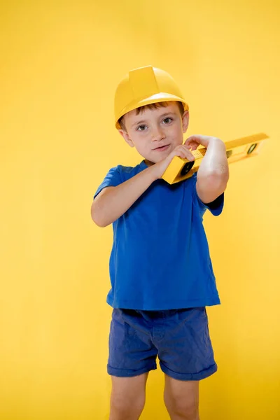 Preschooler Helmet Construction Level Plays Builder — Fotografia de Stock