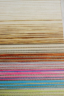 Renkli kumaş arka plan. Yoğun kumaşın renk çeşitliliği. Renk paleti.