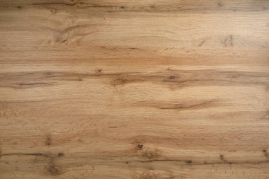 Ahşap arka plan dokusu. Eskimiş düğümlü tahtanın açık kahverengi yüzeyi doğal renkte..