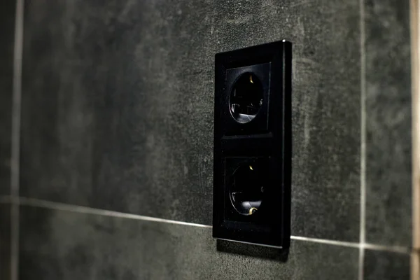 Fekete Rozetta Egy Fekete Színű Kerámia Cserépen Elektromos Konnektor Fürdőszoba — Stock Fotó