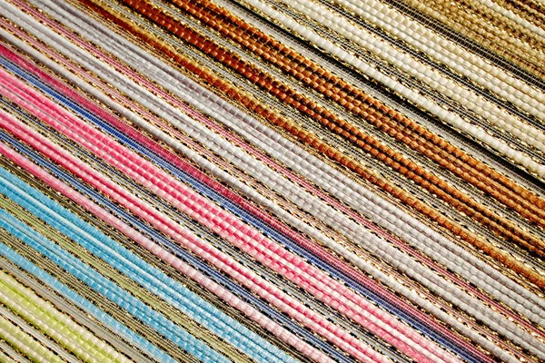 Farklı kumaş renkleri kataloğu. Yoğun kumaşın renk çeşitliliği. Renk paleti.