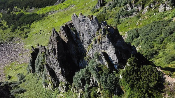Luchtfoto Van Rotsachtige Top Van Spitz Berg Karpaten Landschap Van — Stockfoto