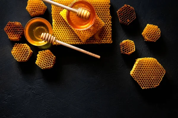 Saludable Miel Gruesa Que Sumerge Cuchara Miel Madera Productos Abeja — Foto de Stock