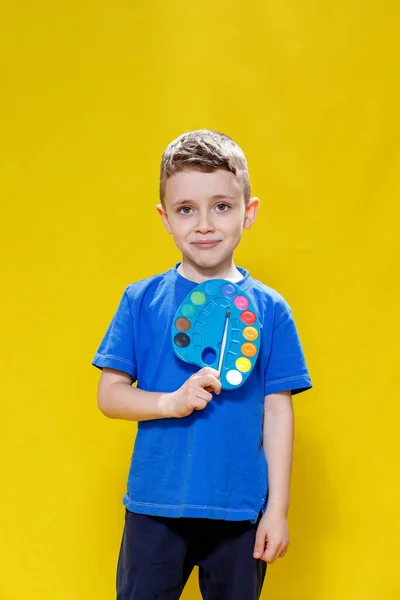 Little Cute Preschool Boy Intently Holding Palette Paints Brush Yellow — Zdjęcie stockowe