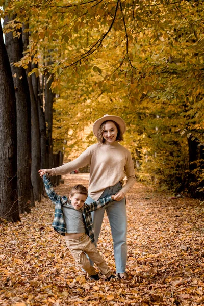 Mother Son Walking Outdoors Sunny Autumn Day Family Dressed Autumn — Stock Photo, Image