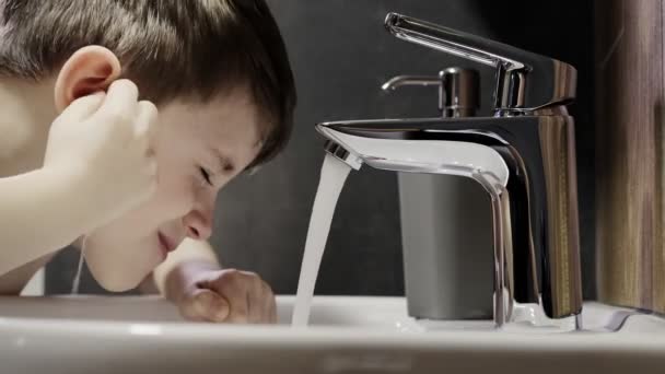 Little Cute Boy Washes Morning Washes His Ears Looks Reflection — Stock Video