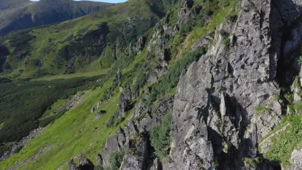 Luchtfoto Van Rotsachtige Top Van Spitz Berg Karpaten Landschap Van — Stockvideo