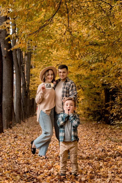 Happy Family Man Woman Holding Ultrasound Pregnancy Picture Surprised Son — Stockfoto