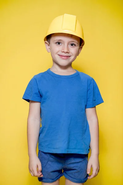 Portrait Preschooler Helmet Builder Yellow Background — Foto de Stock