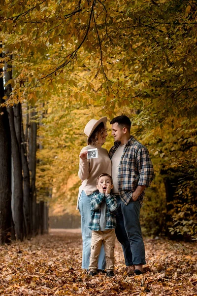 Happy Family Man Woman Holding Ultrasound Pregnancy Picture Surprised Son — Stock Photo, Image