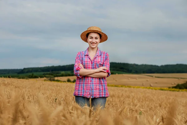 Young Farmer Woman Straw Hat Checkered Shirt Wheat Ripe Golden — Foto de Stock
