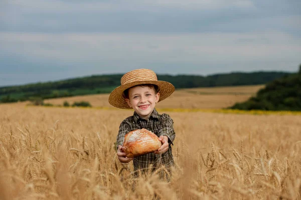 Little Boy Straw Hat Shirt Held Out His Handing Bread — Zdjęcie stockowe