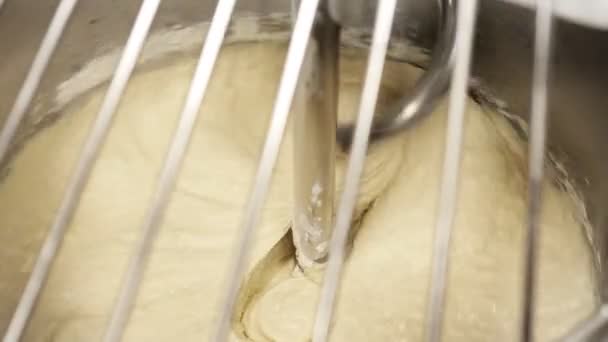 Dough Pizza Bread Kneaded Dough Mixer Camera Shoots Metal Grid — Vídeo de Stock