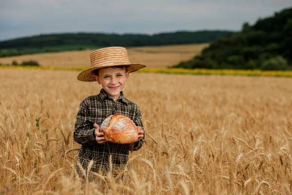 Little Boy Straw Hat Shirt Held Out His Handing Bread —  Fotos de Stock