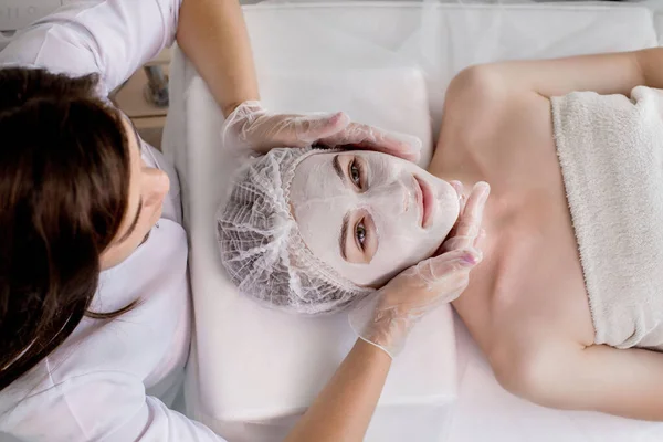Woman Moisturizing Wrinkle Mask Woman Lying Resting Beauty Salon Spa — Φωτογραφία Αρχείου