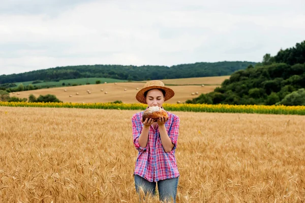 Woman Farmer Holds Organic Grain Bread Her Hands Background Wheat —  Fotos de Stock