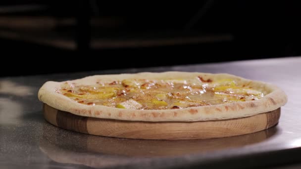 Freshly Baked Appetizing Sweet Pizza Creamy Base Apples Cinnamon Mozzarella — Stock Video