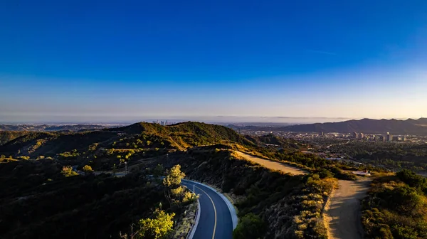 Vista Sulla Strada Dalle Montagne Prima Del Tramonto — Foto Stock