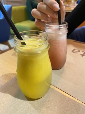 Taze kuraklık portakal suyu Kafe Ukrayna Lviv