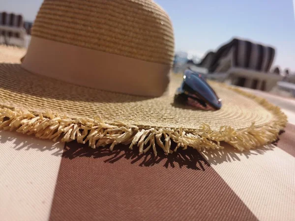 straw hat, hats and sunglasses, beach view, copy space