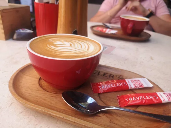 Xícara Café Cappuccino Arte Latte Superfície Madeira Perto — Fotografia de Stock