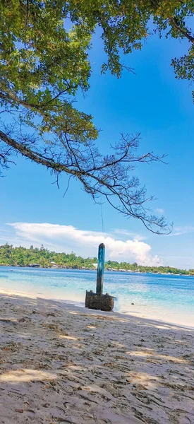 Bella Spiaggia Con Oceano Blu Cielo Limpido Sabbia — Foto Stock