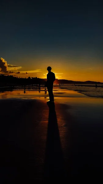 Sombra Hombre Fresco Atardecer Playa Papúa — Foto de Stock