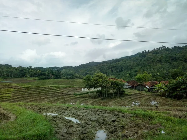 A combination of sky, mountains and rice terraces that are so beautiful in the countryside