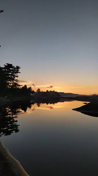 The sunset behind the mountain becomes a beautiful sunset view