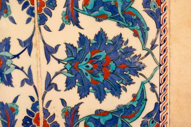 Osmanlı tarzı el yapımı, çiçek desenli Türk fayansları.