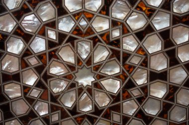 Osmanlı sanatı İnci kaküllerin Anası örneğidir