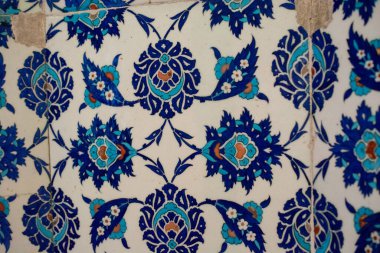 Osmanlı tarzı el yapımı, çiçek desenli Türk fayansları.