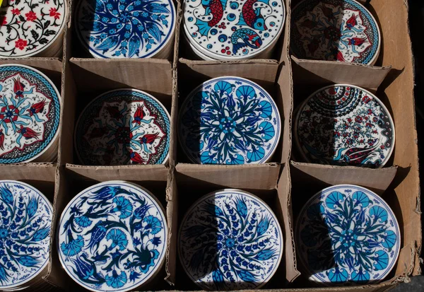 Osmanlı tarzı ve sanat tarzında hatıra ve hediye seramik tabaklar